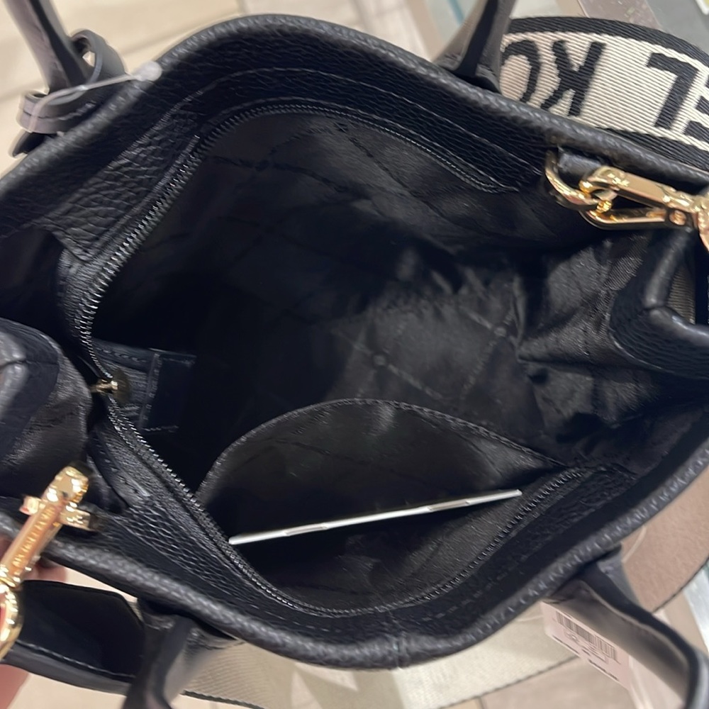 MICHAEL KORS
Mirella Small Pebble Leather Crossbody Bag
Black 
NWT - Picture 15 of 16